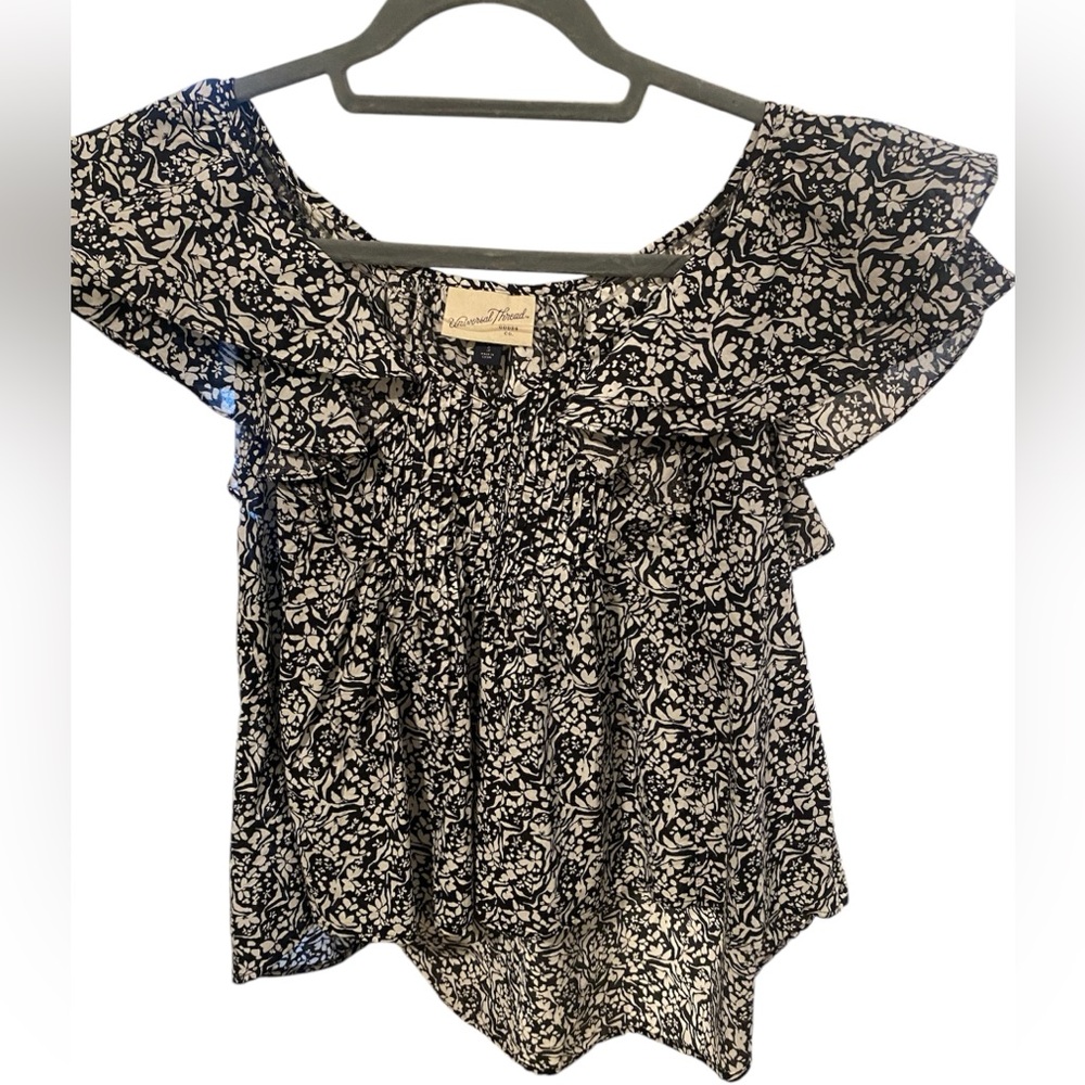 Universal thread ruffle black and white floral top.